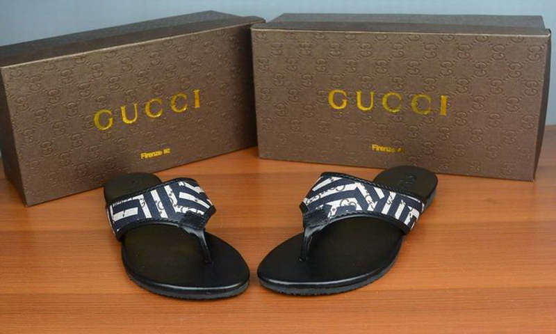 Gucci Slippers Woman--038